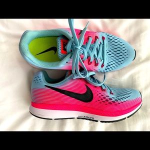 Nike Zoom Running Shoes Size 7.5